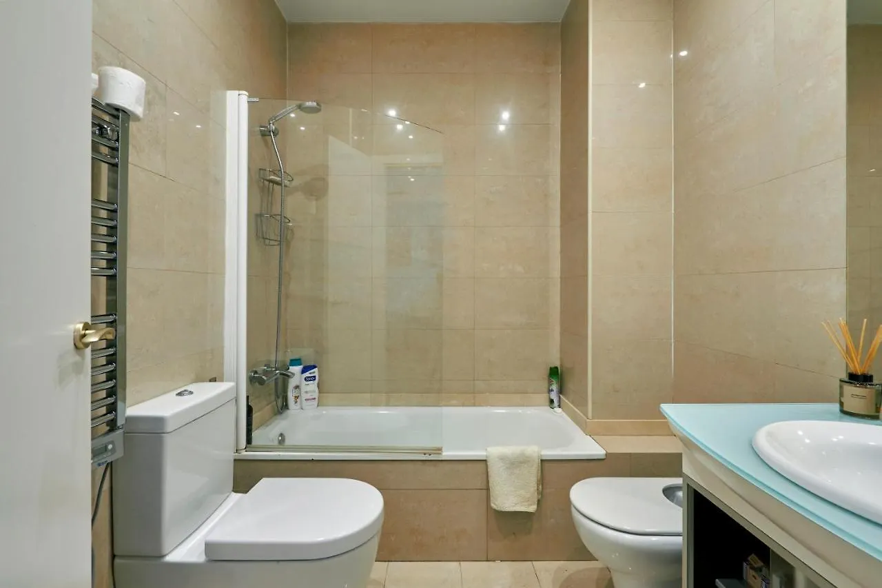 Quiet Luxury 2-Bed Apartment For Couples & Families Barcelona